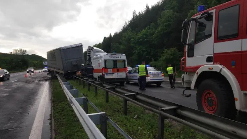 Катастрофа на магистрала Tракия“. Тази вечер малко след 19:00 часа