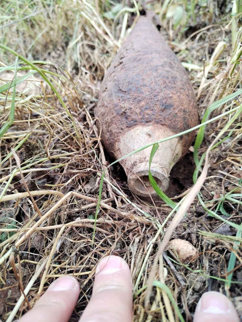 Отцепиха район в Средец заради невзривен боеприпас (СНИМКИ)
