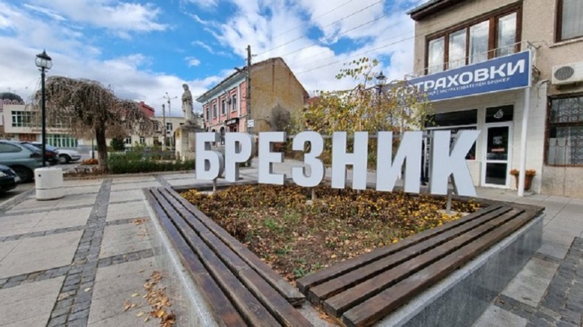 Две свлачища възнамерява да укрепва община Брезник, съобщиха от администрацията.