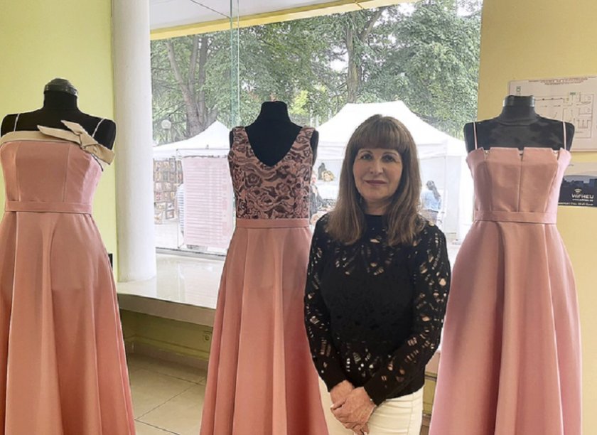 В Културно-информационния център в Казанлък са изложени роклите, които ще