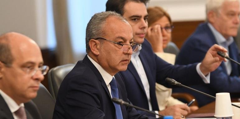 Тристранката с извънредно заседание 