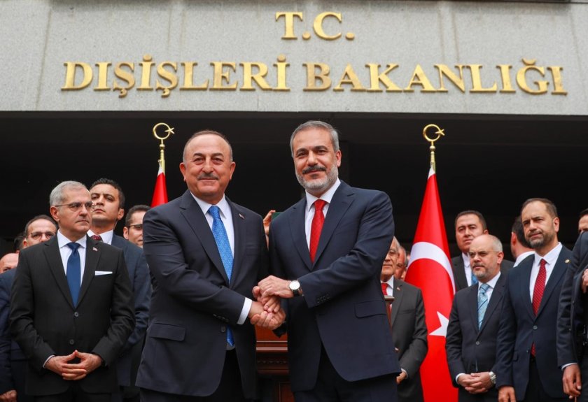 Защо Ердоган смени външния министър с топ разузнавач? *