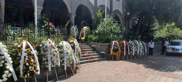 Погребението на Ангел Христов - Геле: Обстановката е спокойна