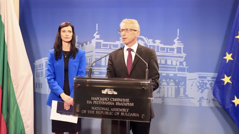 Ротационните кандидат-премиери Николай Денков и Мария Габриел декларираха, че няма