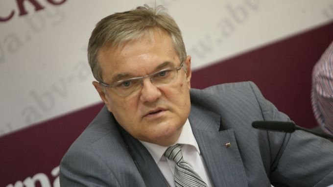 Румен Петков: Незабавна оставка на Красимир Каракачанов!