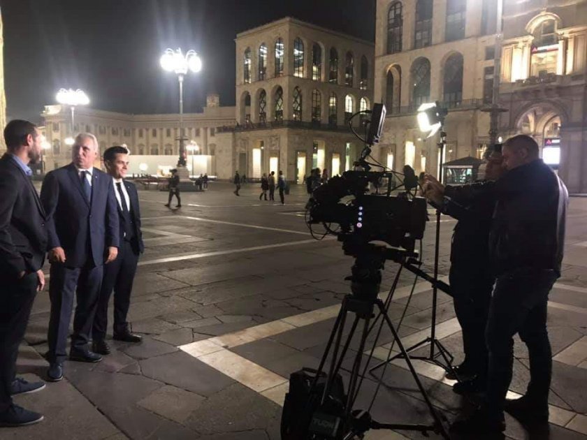 Само в Lupa.bg: Ицо Стоичков снима посред нощ пред Катедралата в Милано