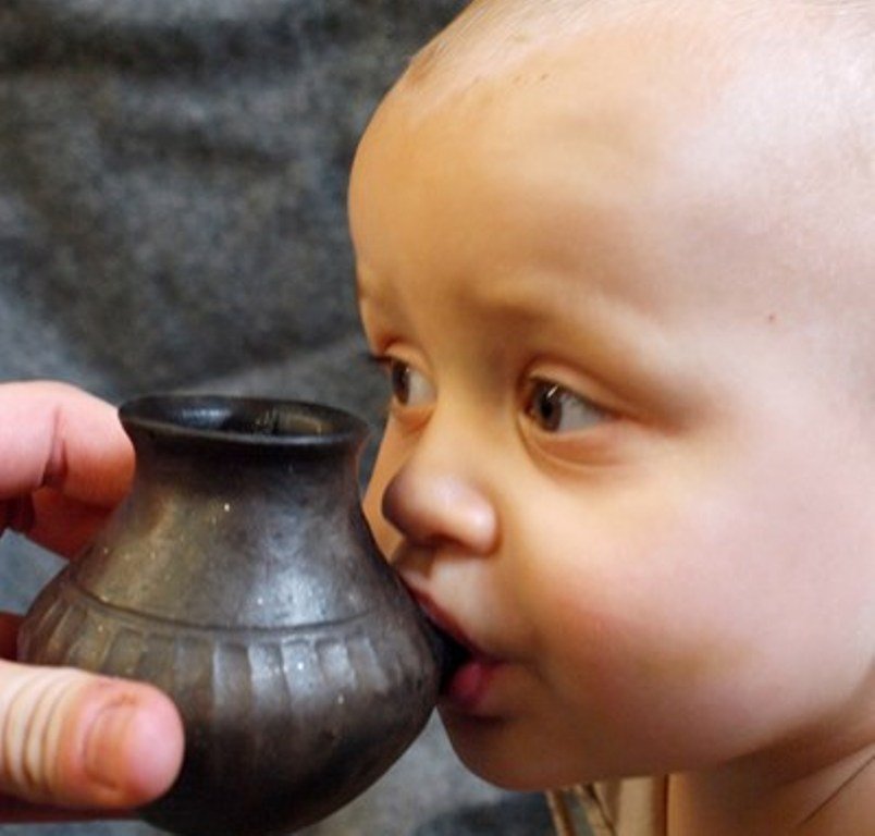Откриха праисторически бебешки шишета с глави на животни