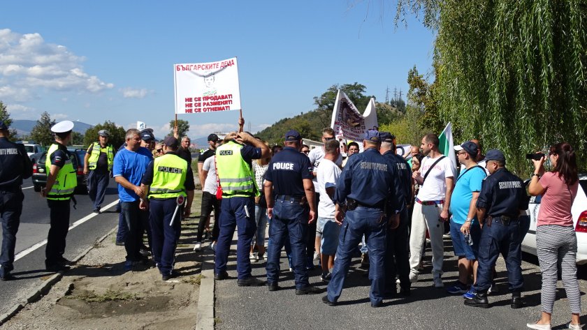Протестиращи блокираха Е-79 и „Струма”