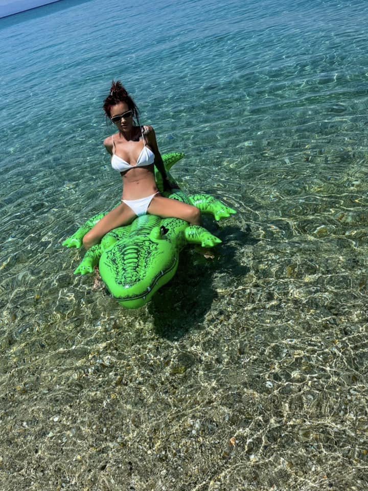 Фолк звездата Мария се отдаде на морска почивка с любимия