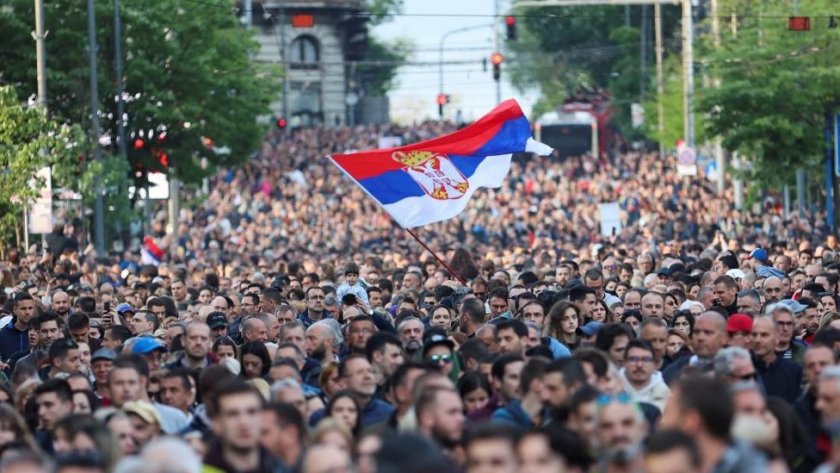 Сърбите протестират срещу насилието