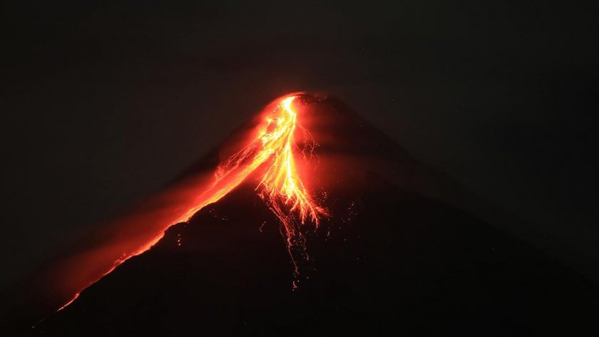 Вулканът Майон във Филипините изригна