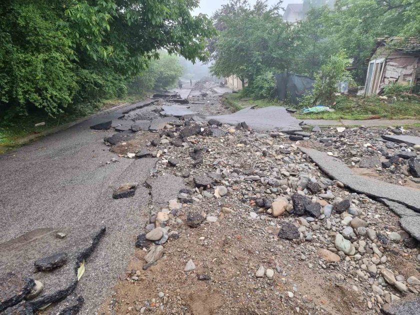 Разчистването на щетите от наводнението в Берковица продължава. Обявено е