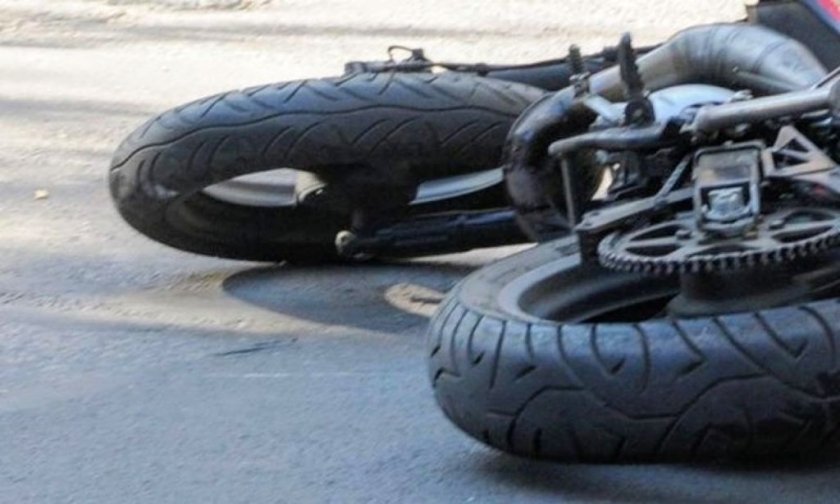 Мотоциклетист е с опасност за живота след катастрофа, съобщиха от
