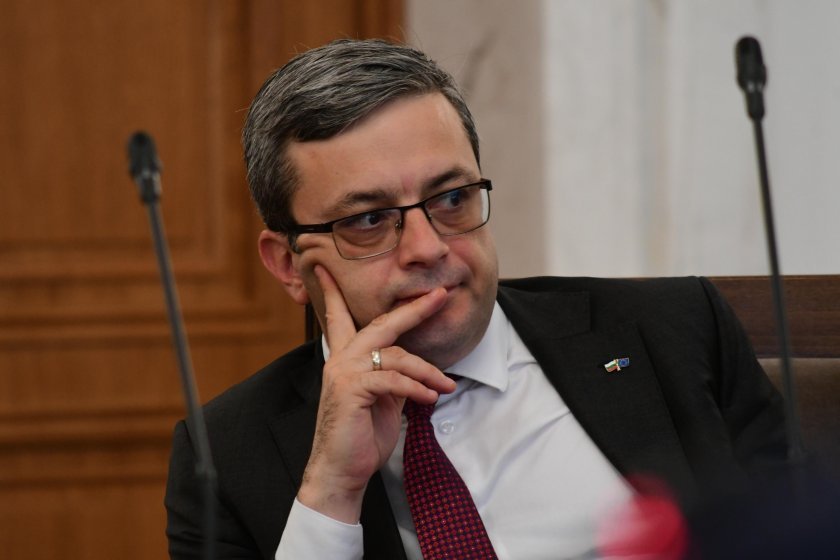 Тома Биков нажежава: ГЕРБ предлагала на Нинова пет министерски кресла