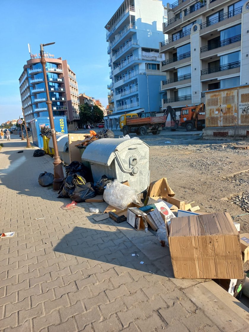 Жители на иначе китния морски град Поморие, възмутени от местните