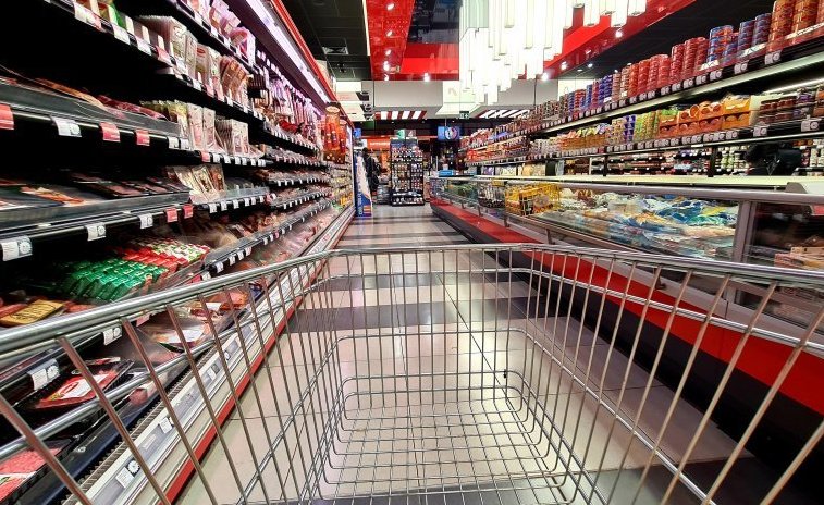 КНСБ отчете, че въпреки намалената инфлация, цените на стоките в