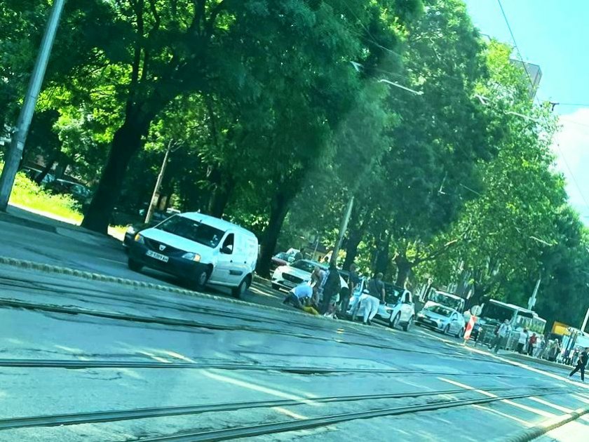 Шофьор блъсна възрастна жена на столичен булевард
