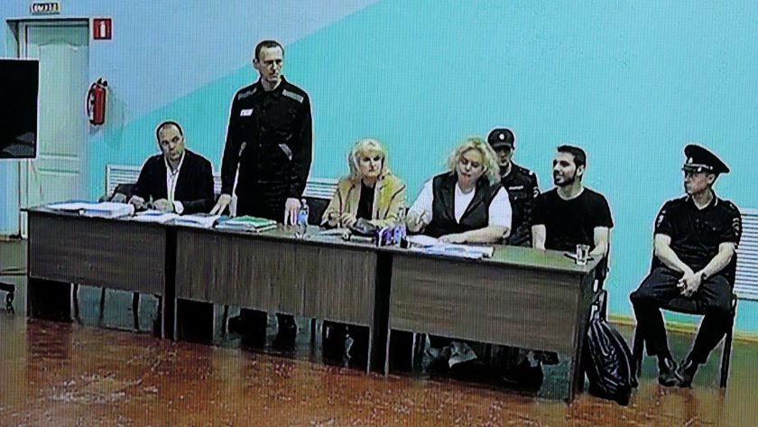 Осъденият в затвора опозиционен лидер Алексей Навални се изправи пред руски