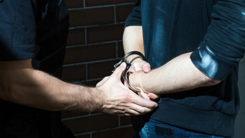 Хванаха 36-годишен мъж с наркотици на работното му място в Русе, съобщиха от полицията.Действията