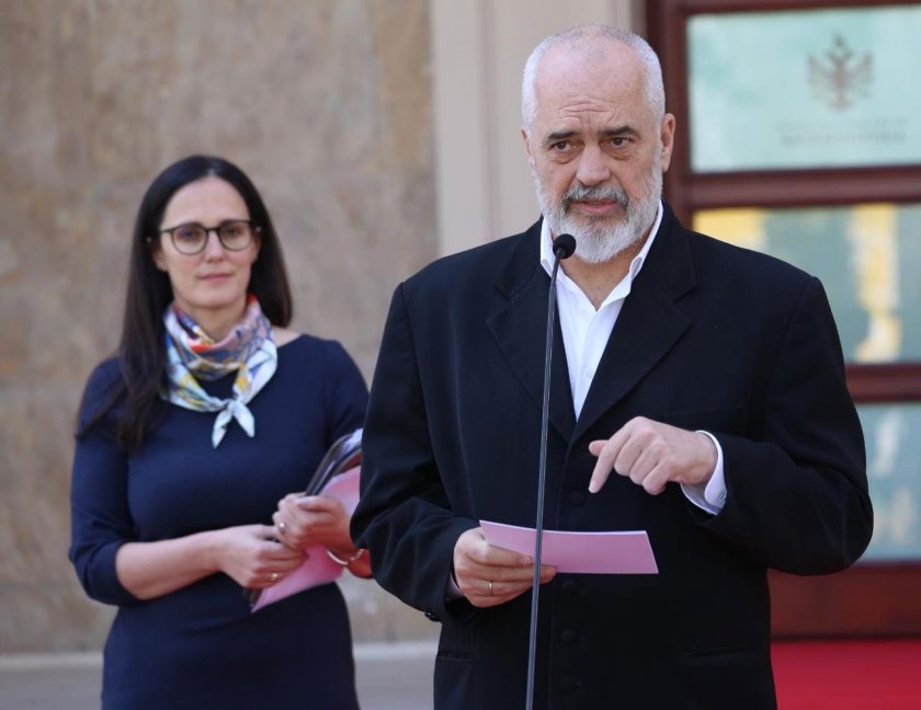 Премиерът на Албания Еди Рама заяви, че ако Сърбия не освободи тримата