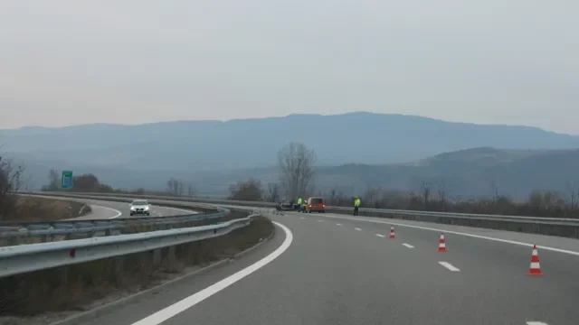 Румънци са пострадали при катастрофа на автомагистрала Струма. Инцидентът е
