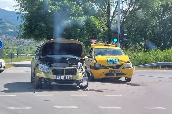 Такси предизвика зверско меле в Пловдив, четирима са пострадали 