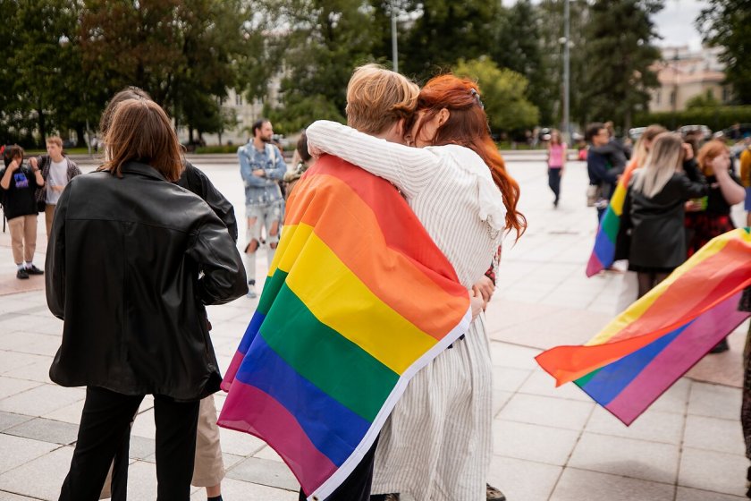 Естония легализира еднополовите бракове със закон