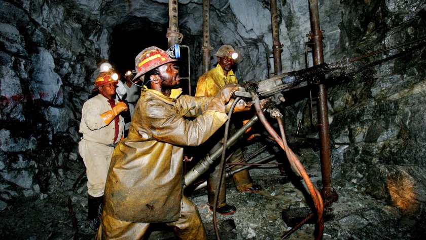 31 души загинаха в изоставена мина в Южна Африка
