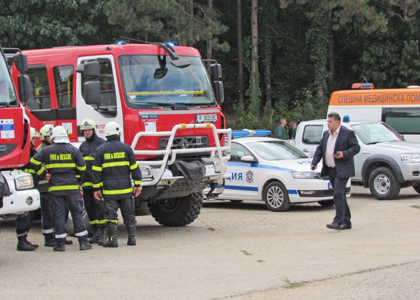 Жена пострада тежко при пожар във фирмена база в Първомай.