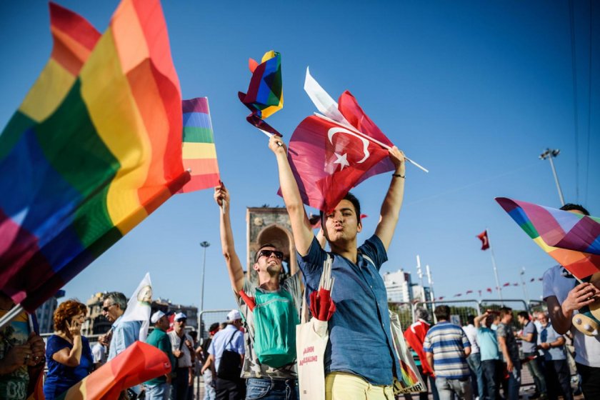 Ердоган не си играе, арестуваха гейове и лесбийки на парад