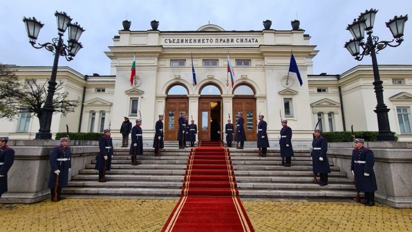 С повече от 4 на сто ГЕРБ ще изпревари ПП-ДБ,