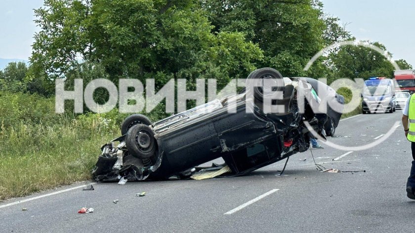 Катастрофа между 3 коли край Карлово, жена и дете са ранени
