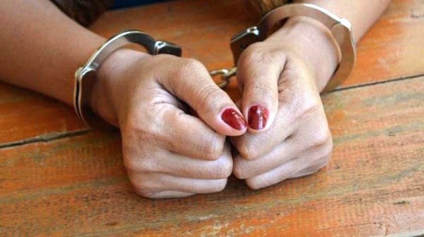 Двама мъже и жена са задържани за грабеж в Хасково,