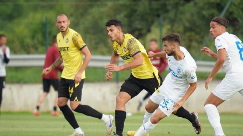 Отборът на Ботев (Пловдив) претърпя поражение с 0:2 от румънския