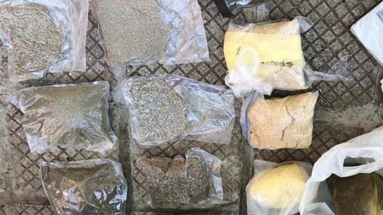 Откриха три вида наркотици до дома на мъжа, изхвърлил 9 кг хероин от колата си (ПОДРОБНОСТИ)