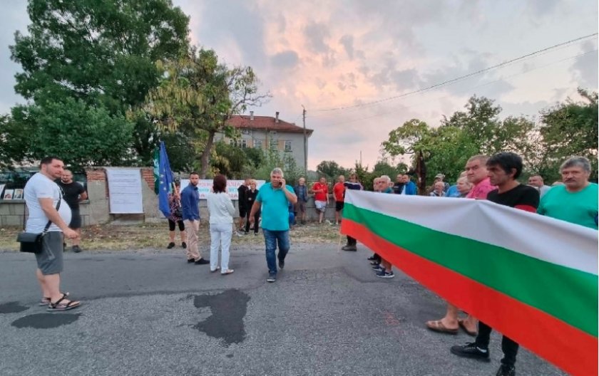 Гълъбово на протест, искат ремонт на пътя за рудника