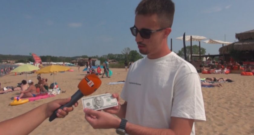 Каскадата беше извършена от професионалисти. Висящите хора от хеликоптера също