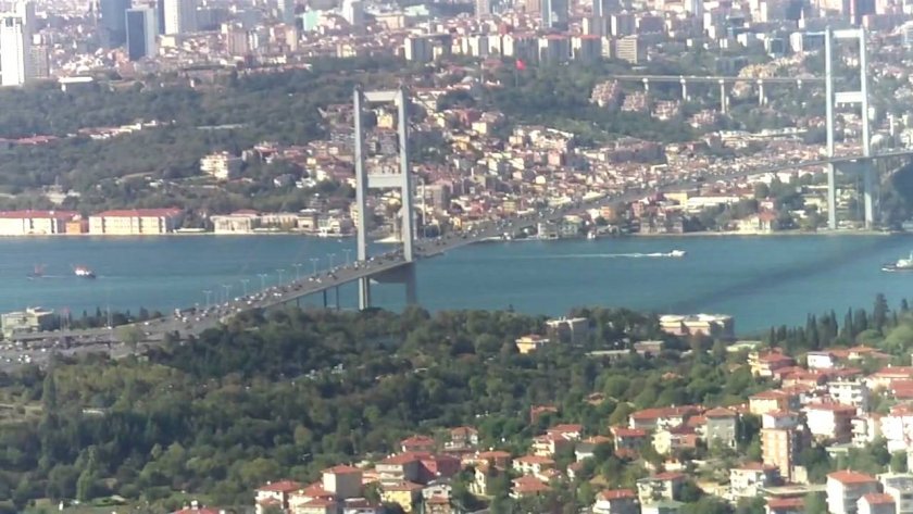 По-високи такси от днес иска Турция за преминаване през Босфора