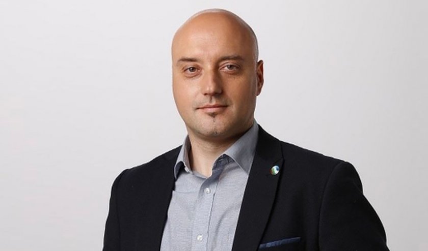 Въпросът не е дали ни харесва да сме заедно с