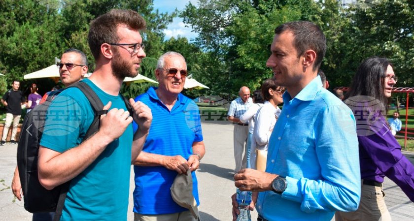 Терзиев и Бонев тръгнаха по столичните паркове на предизборна обиколка