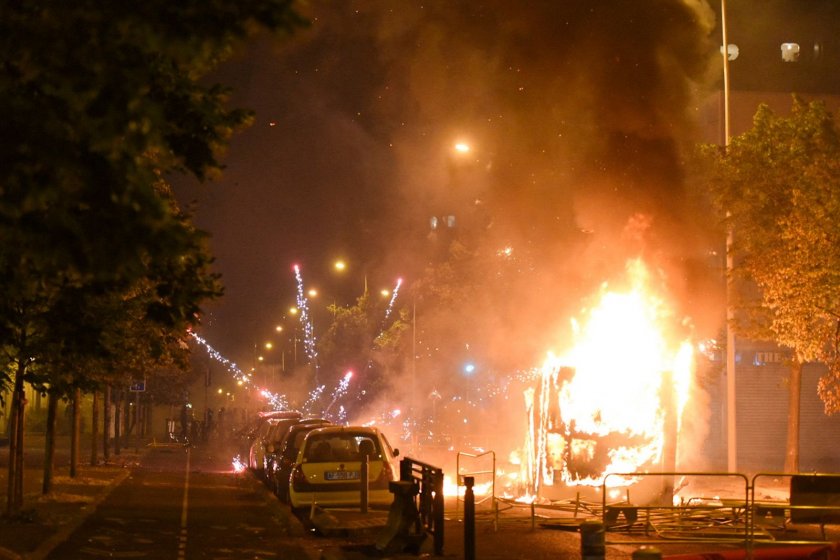 Безредици в Париж, след като полицията застреля тийнейджър
