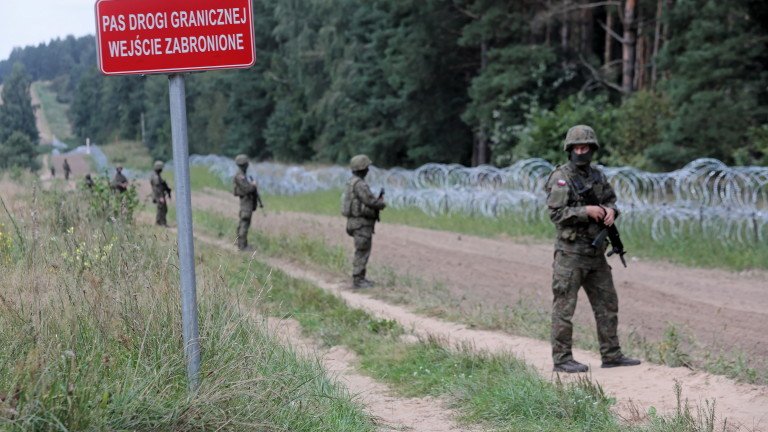 Полша засилва охраната си на границата с Беларус
