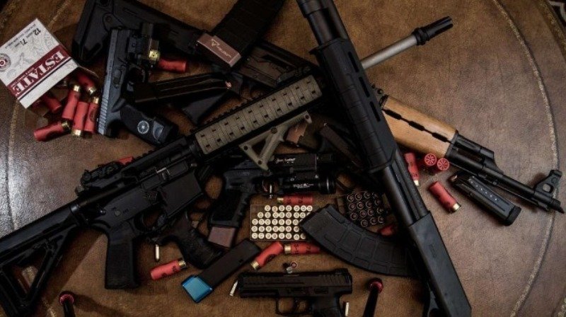 Незаконно оръжие, боеприпаси и взривни материали са иззети от частен
