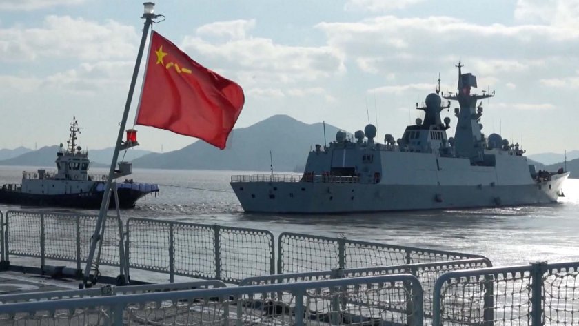 Китай посрещна два руски кораба, които преди това преминаха покрай