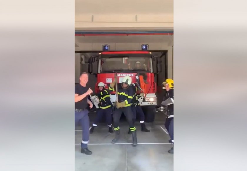 Пожарникари поздравиха със забавен танц 8-годишно момиченце. А видеото, в
