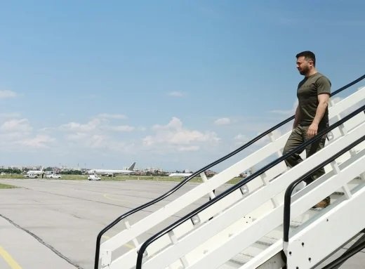 Първи думи на Зеленски: Ще се срещна с Денков, Радев и журналисти