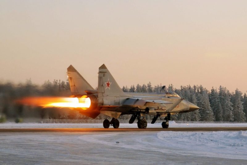 Руски военен самолет се разби по време на тренировъчен полет,