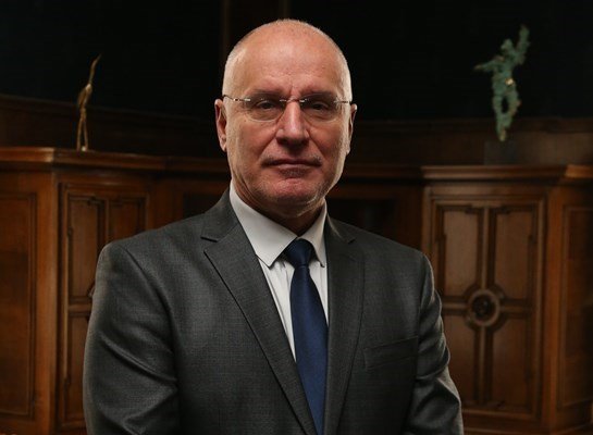 ГЕРБ-СДС внесоха официално кандидатурата на Радев за шеф на БНБ