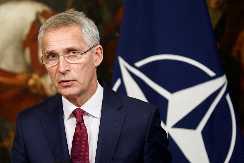 Генералният секретар на НАТО Йенс Столтенберг заяви, че остава начело на алианса