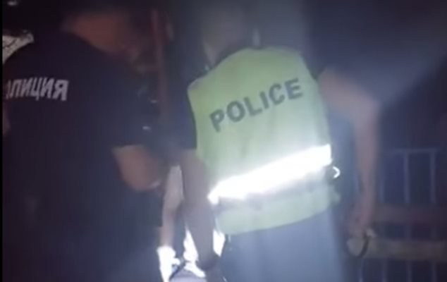 Младежи обвиниха полицай от Русе в насилие. Те разпространиха в